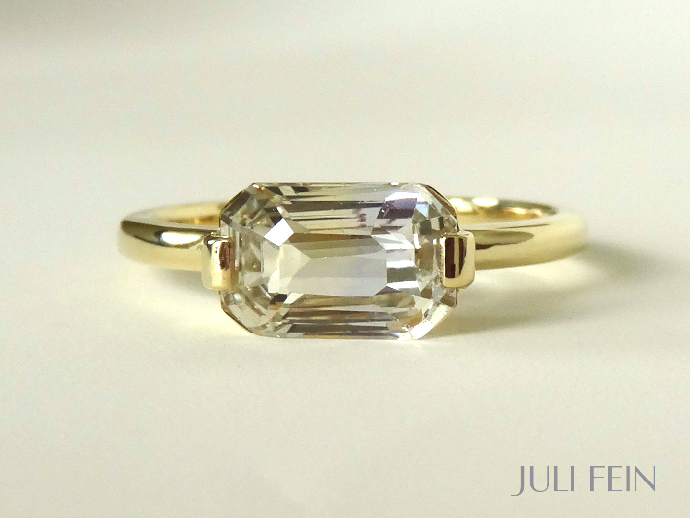 Alternative view of Saphir Ring LIVIA