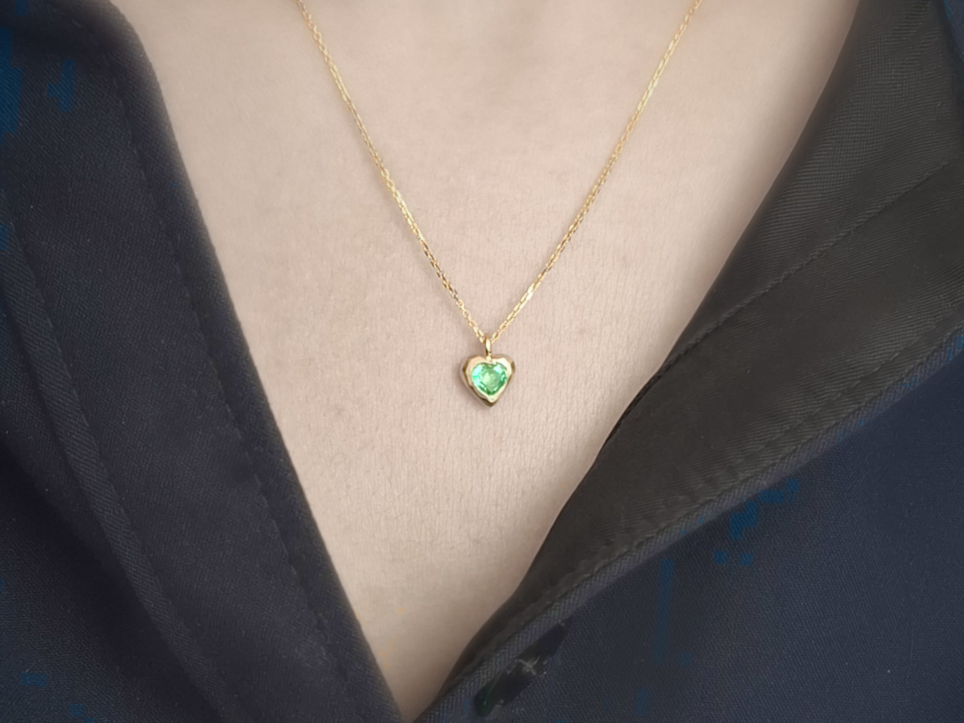 Alternative view of Smaragd Herz Halskette ELYA